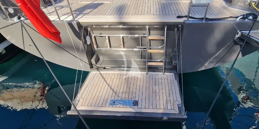 YKNOT NOW, on deck 5