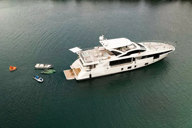ALEGRIA, on deck 5