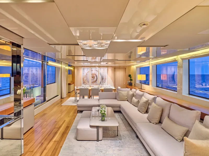 GOLDEN YACHT, inside 5