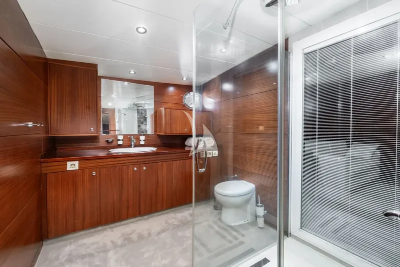 LUCKY YOU, cabins 4