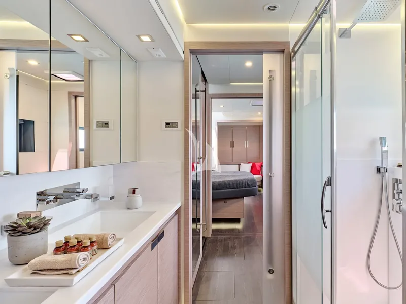 ALEXANDRA II, cabins 4