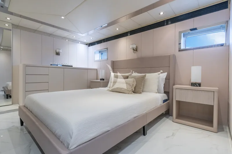 PRIVILEGE, cabins 6