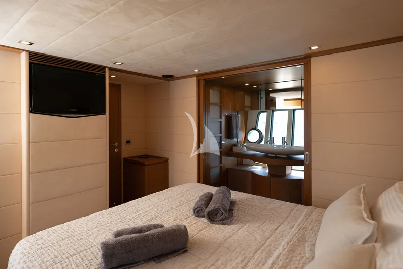 NINETEEN, cabins 5
