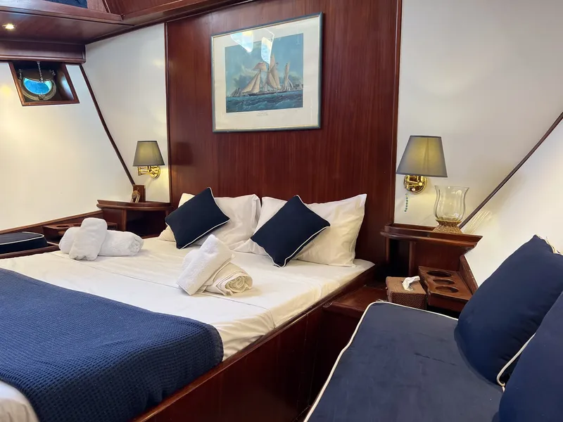APHRODITE, cabins 4