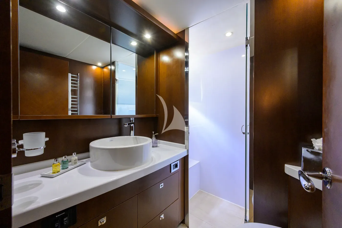SPECTRE, cabins 1