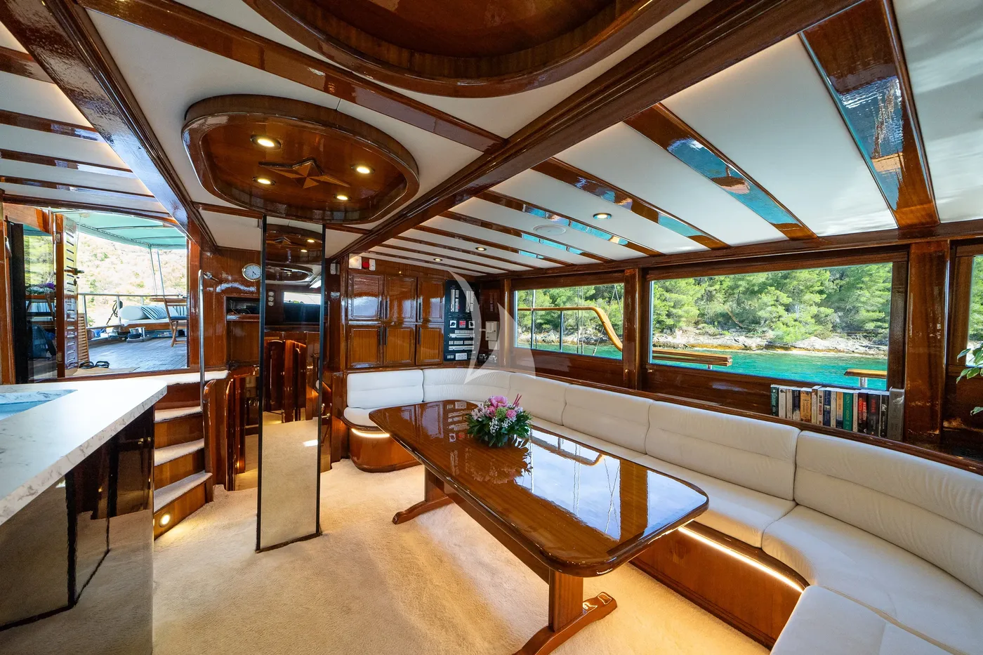 ALLURE E, inside 1