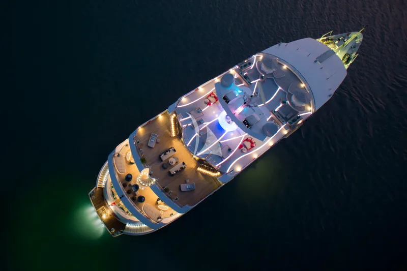 SALUZI, on deck 2