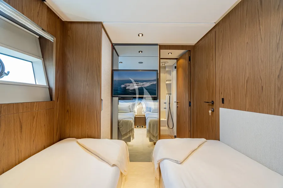 SEA DIAMOND, photos 1