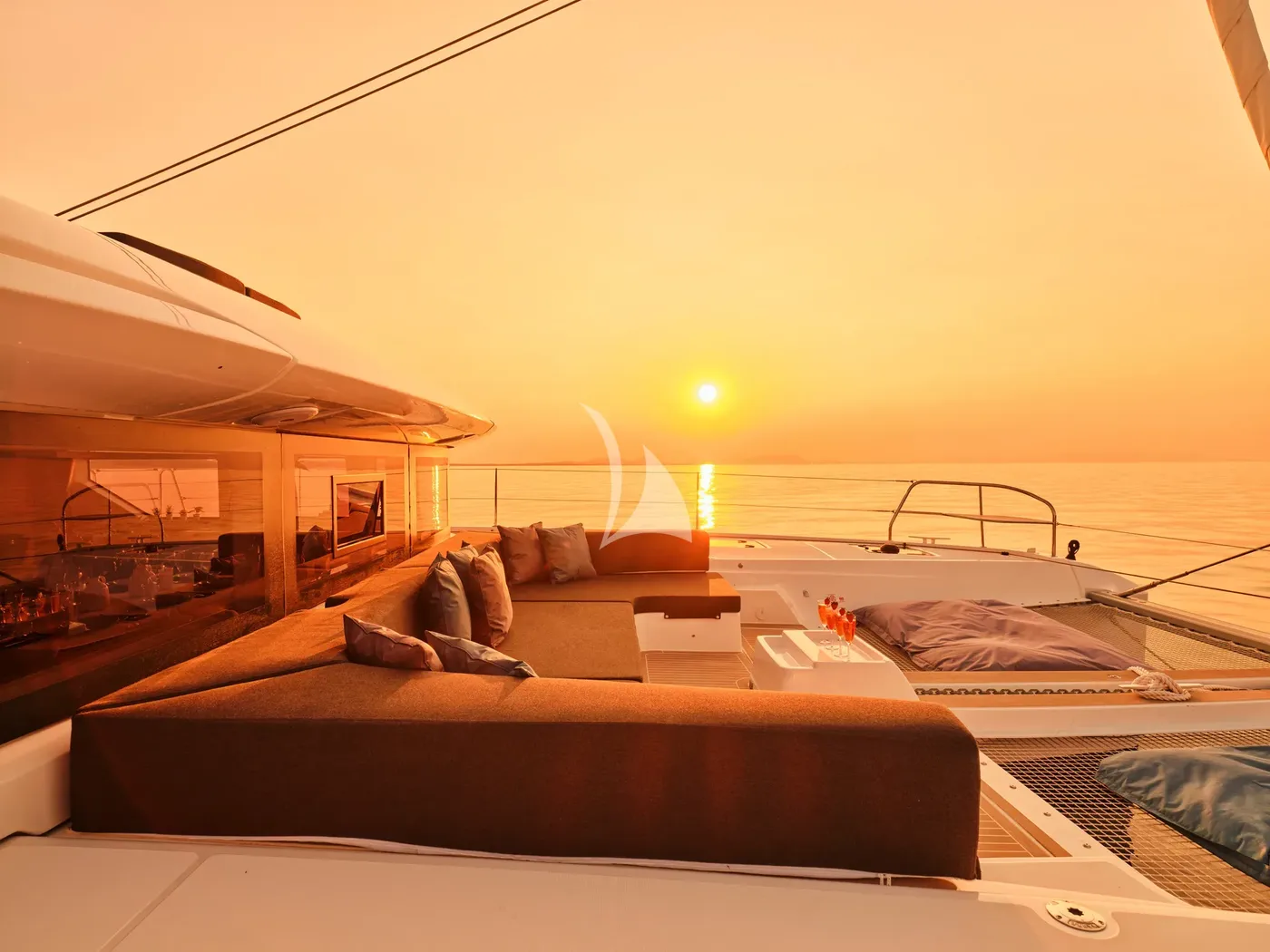 AZUL, on deck 1