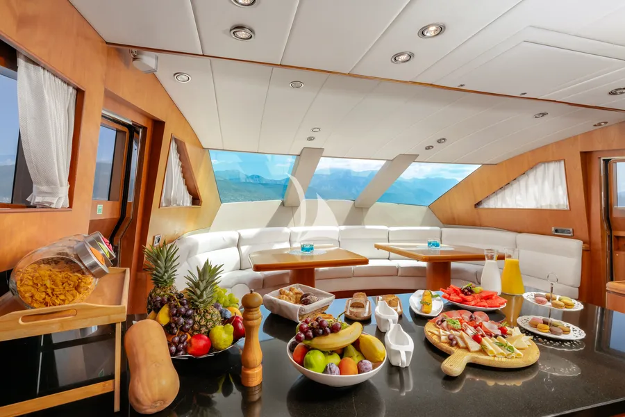 ANNABEL II, inside 1