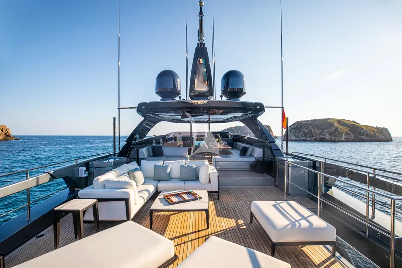 FIGURATI, on deck 6