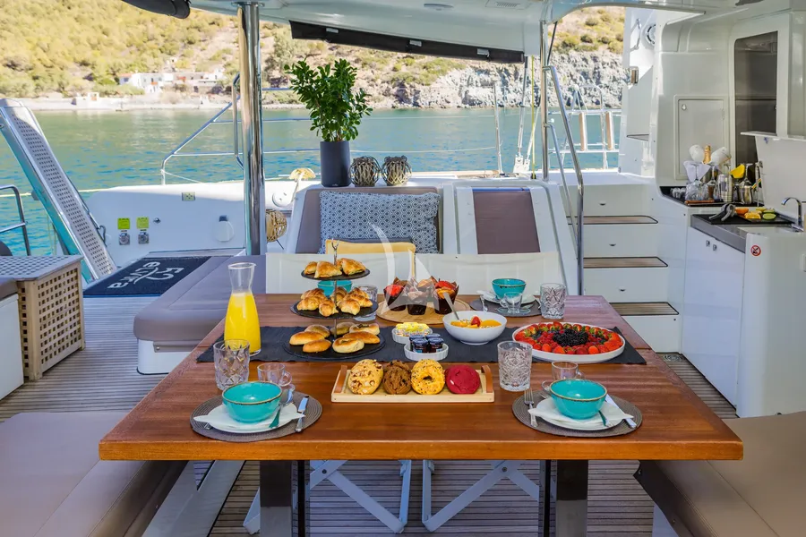 ELVIRA 52, photos 6