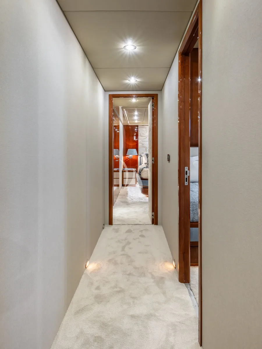 AZURE ONE, photos 2