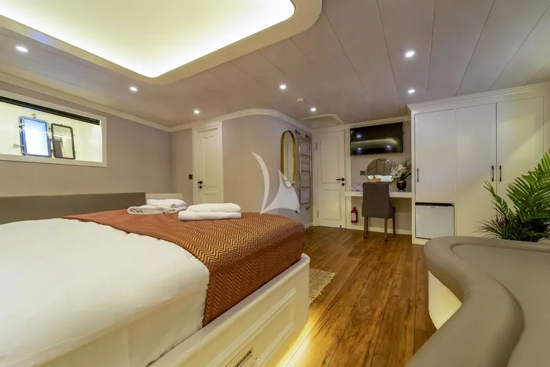 QUEEN OF MAKRI, cabins 3
