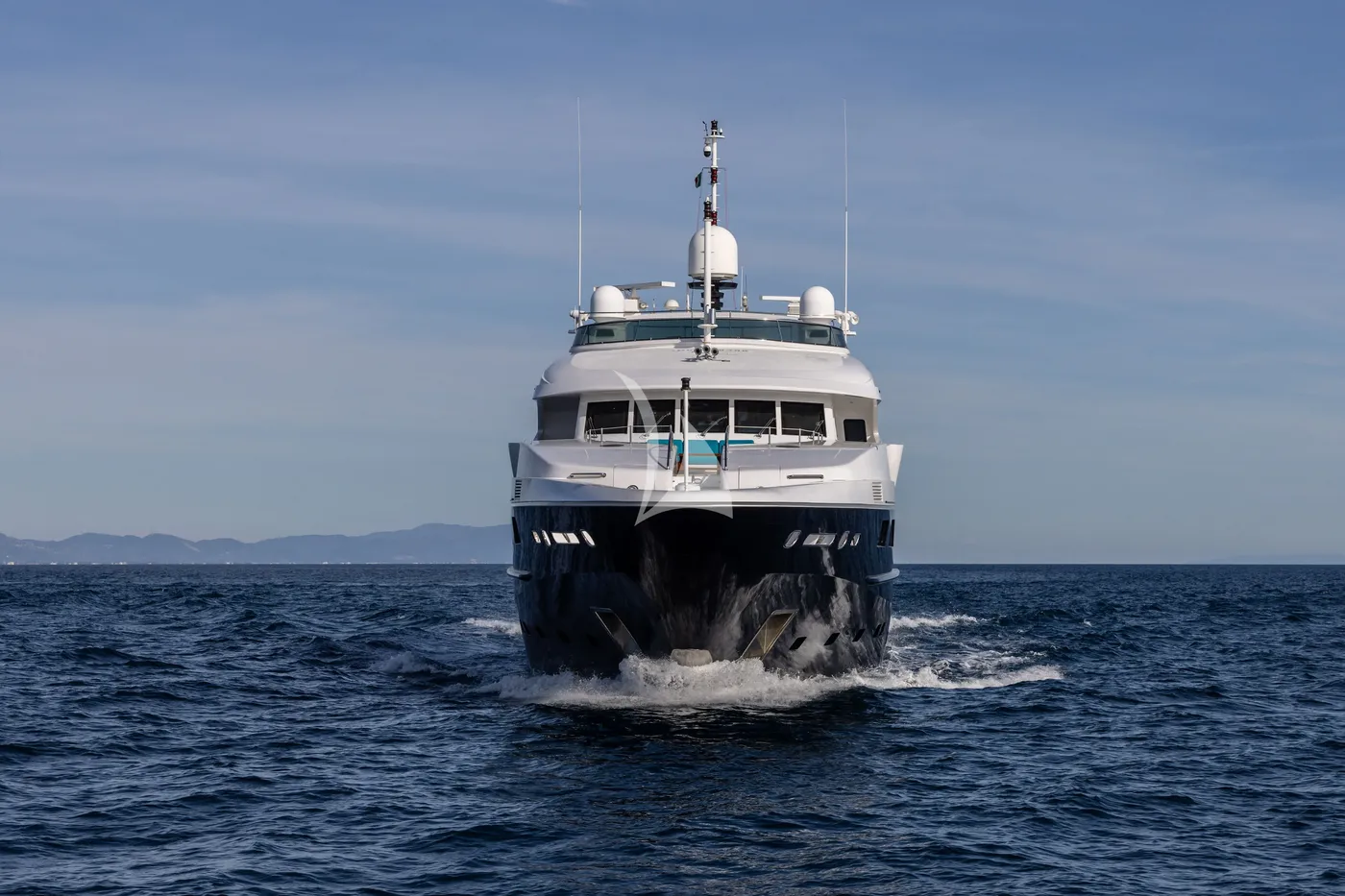 HOLIDAY, photos 1