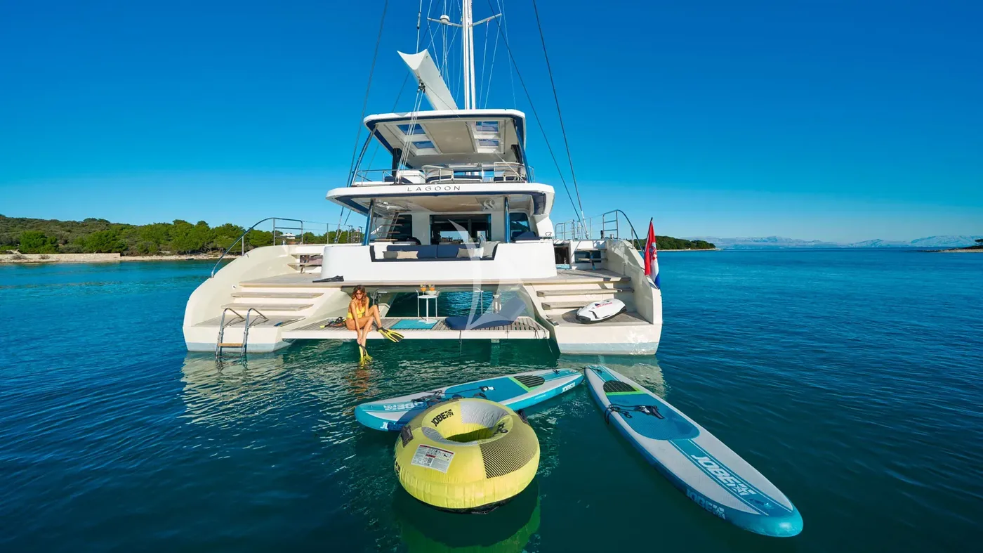 AMADA MIA, watertoys 1