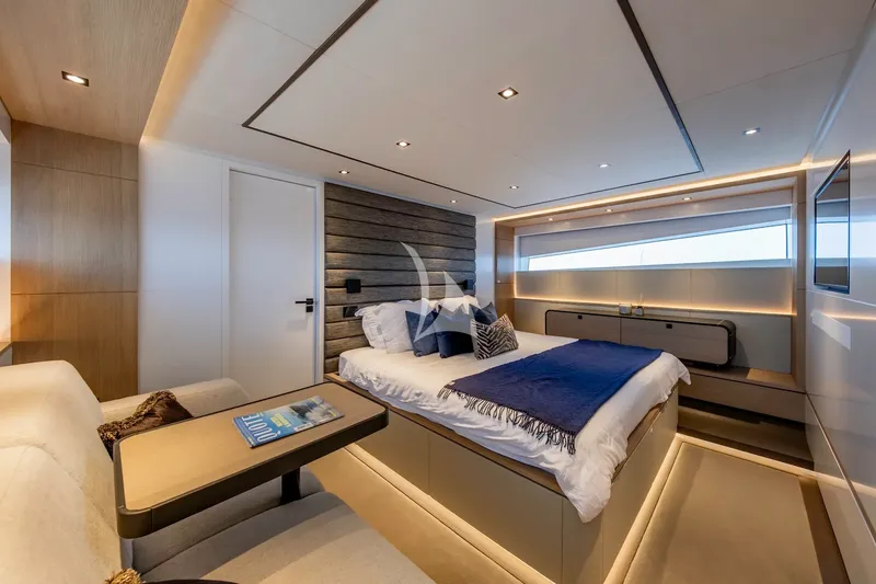 DOUBLE U, cabins 2