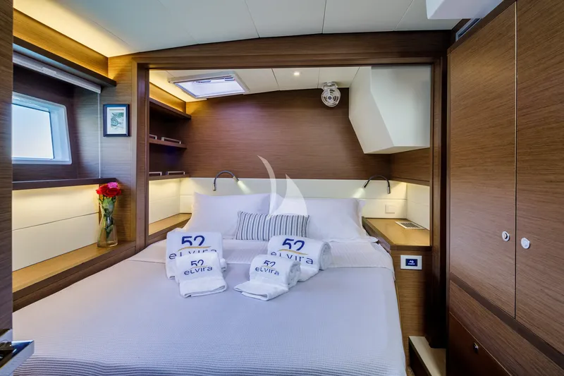 ELVIRA 52, cabins 5