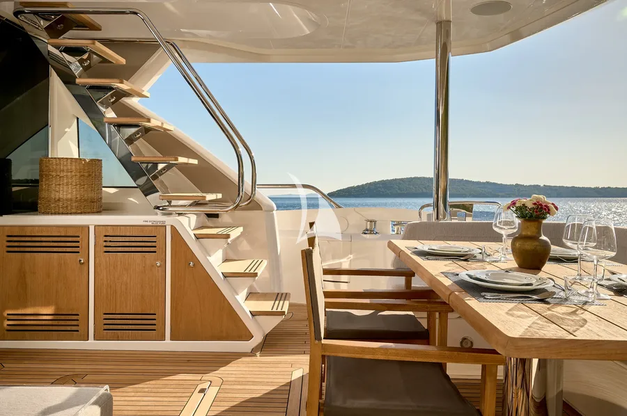 HIDEAWAY, on deck 5