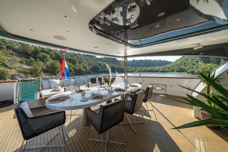 NAVILUX, inside 5