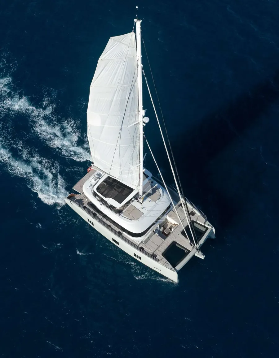 VIVI, on deck 4
