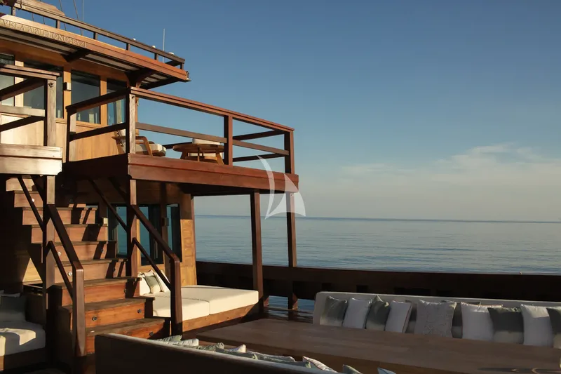 VELA, on deck 5