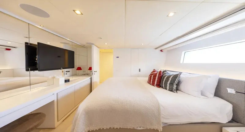 ZULU 3, cabins 6