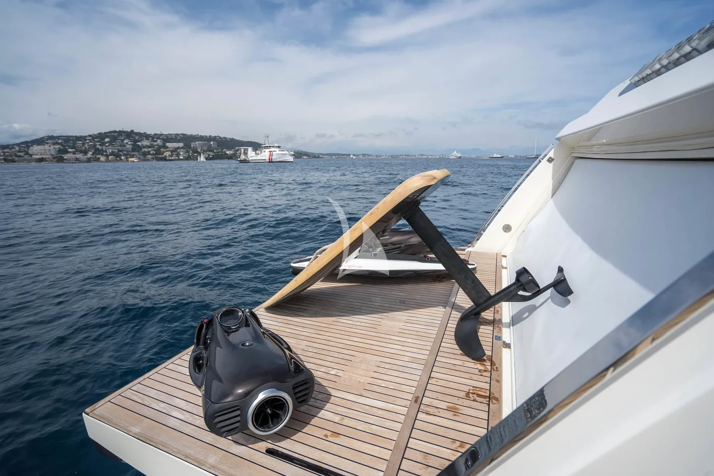 ASTONSEA (EX NINETEEN 42), watertoys 1