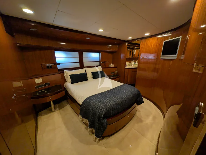 A GREAT ESCAPE, cabins 6