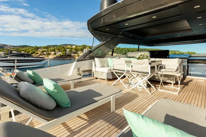 CLOUD IX, on deck 6