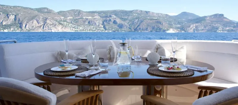 SEA BREEZE ONE, inside 2