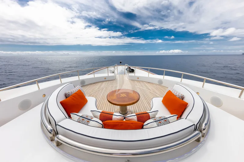 COME PRIMA, on deck 4