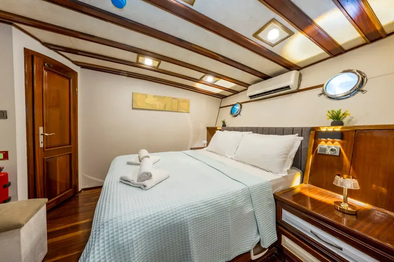 HOLIDAY X, cabins 4