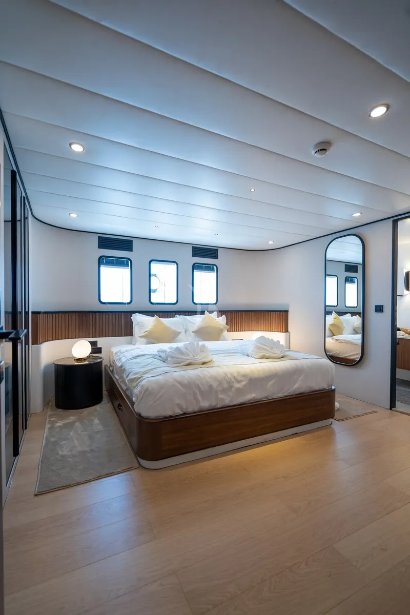 DE LOVE, cabins 4