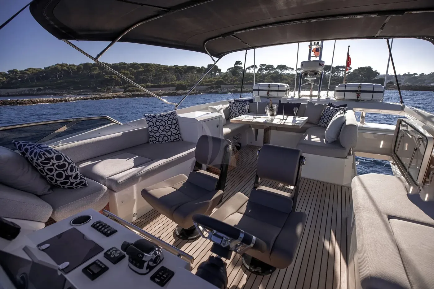 APOLLONIA, on deck 2