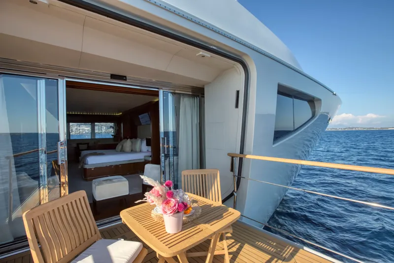 MARAYA, on deck 6