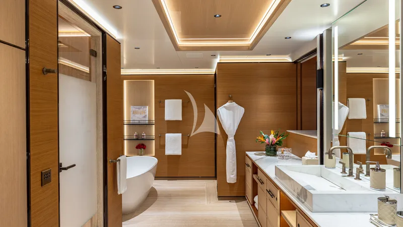 TOP FIVE II, cabins 5