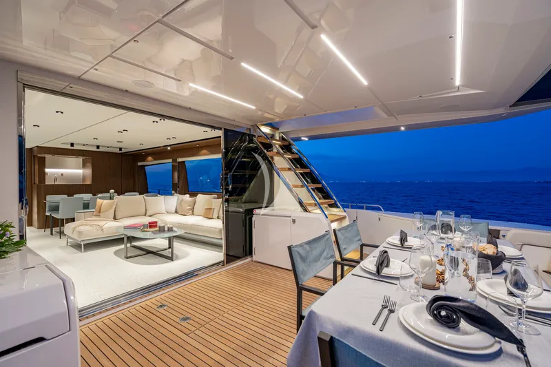 SEA DIAMOND, inside 4