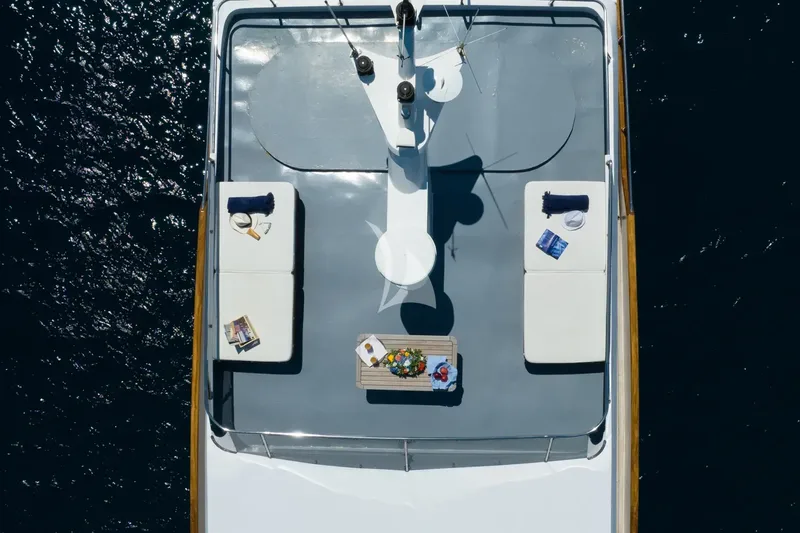 ELENA, on deck 6