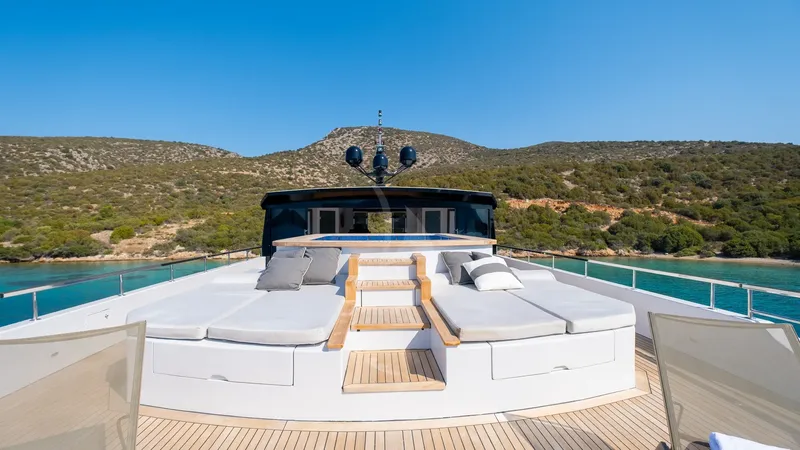 OCEAN BREEZE, on deck 5