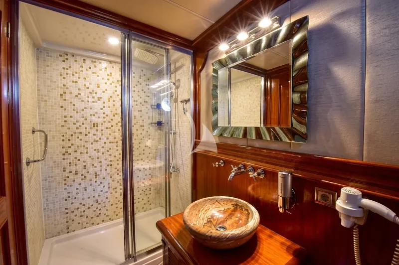 QUEEN ATLANTIS, cabins 6