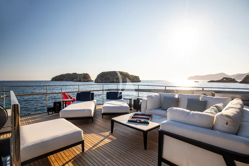 FIGURATI, on deck 5