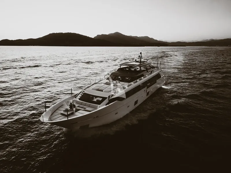 ARESYA, on deck 6