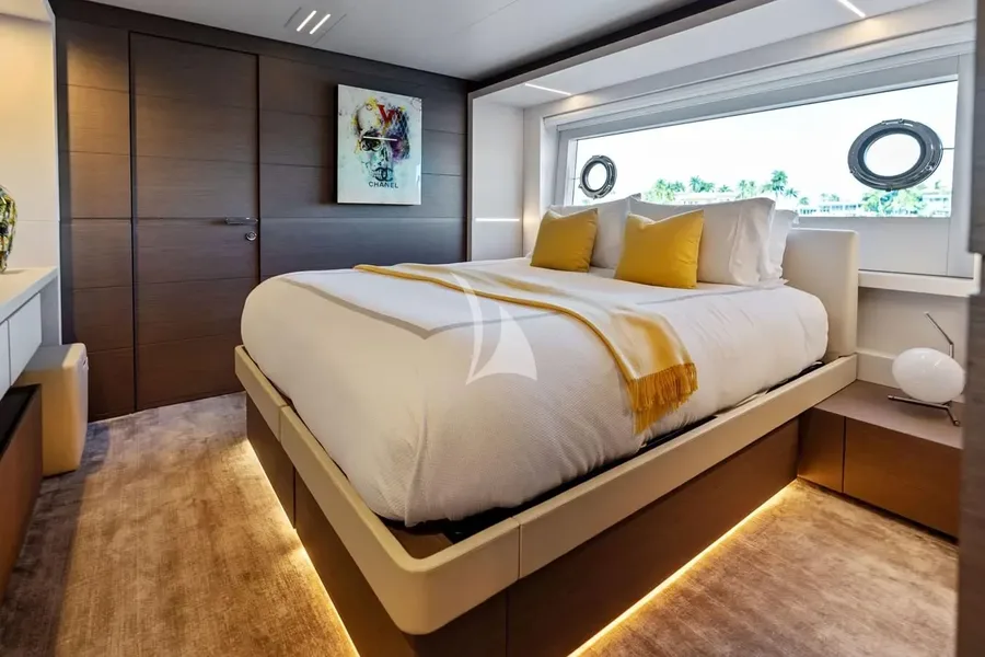 NO SURRENDER, photos 1