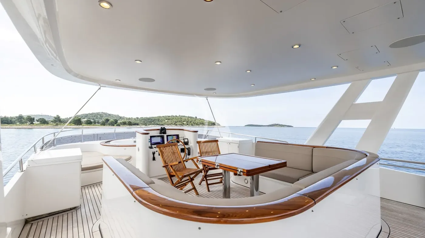 SEA BREEZE II, inside 1