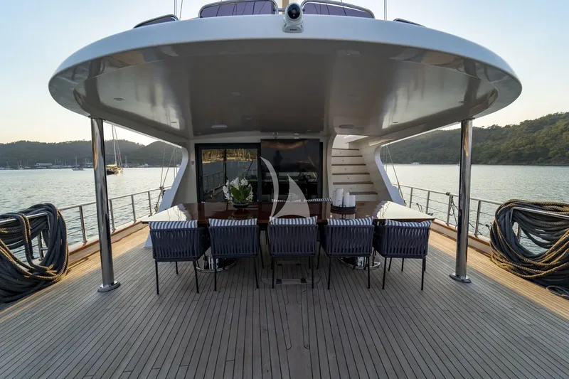 QUEEN OF MAKRI, inside 2