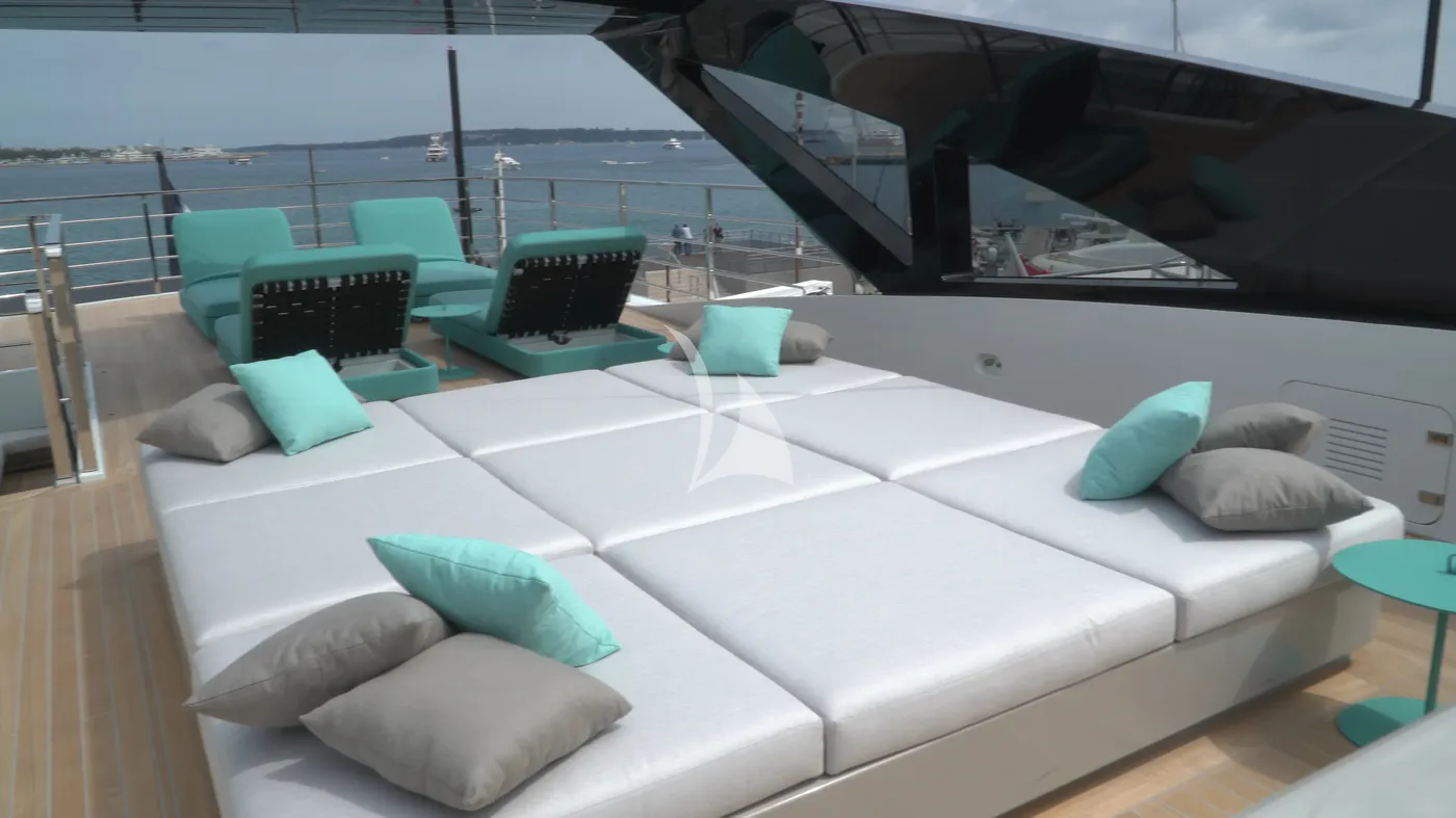 UTOPIA IV, on deck 2