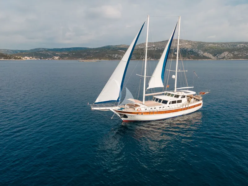 SEA BREEZE, on deck 6