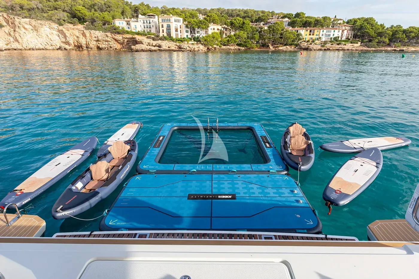 VAGATOR, on deck 1