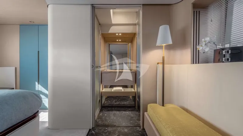 LUX, cabins 5
